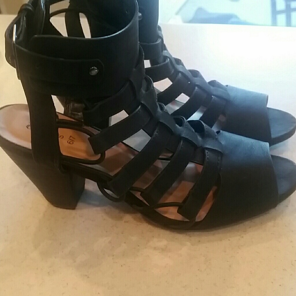 Black wedges with angle buckle 6/7